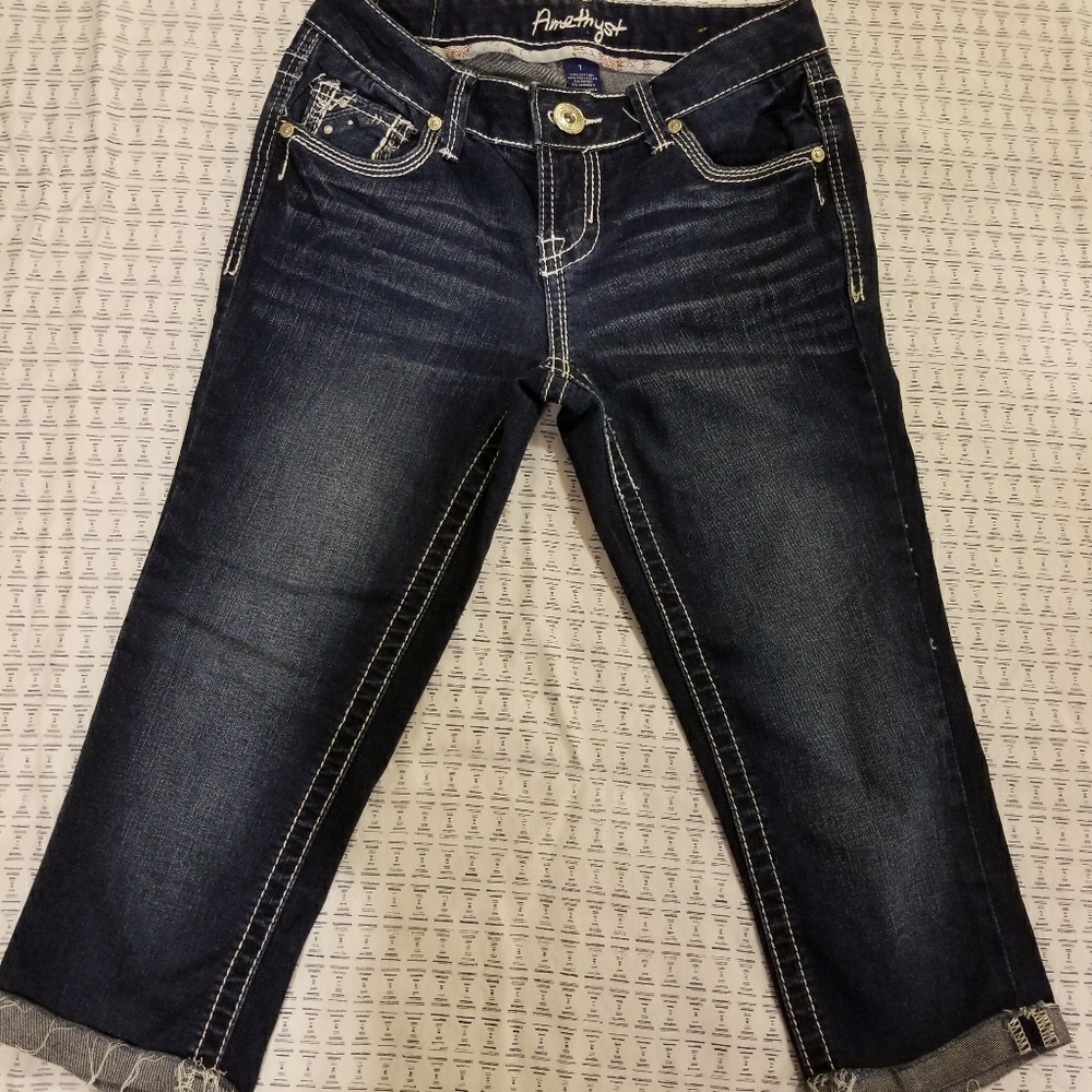 NWOT Size 1 Amethyst brand denim capris